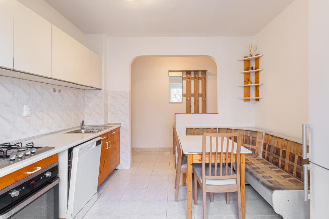 Vânzare apartament cu 3 camere - zona Centrul Civic