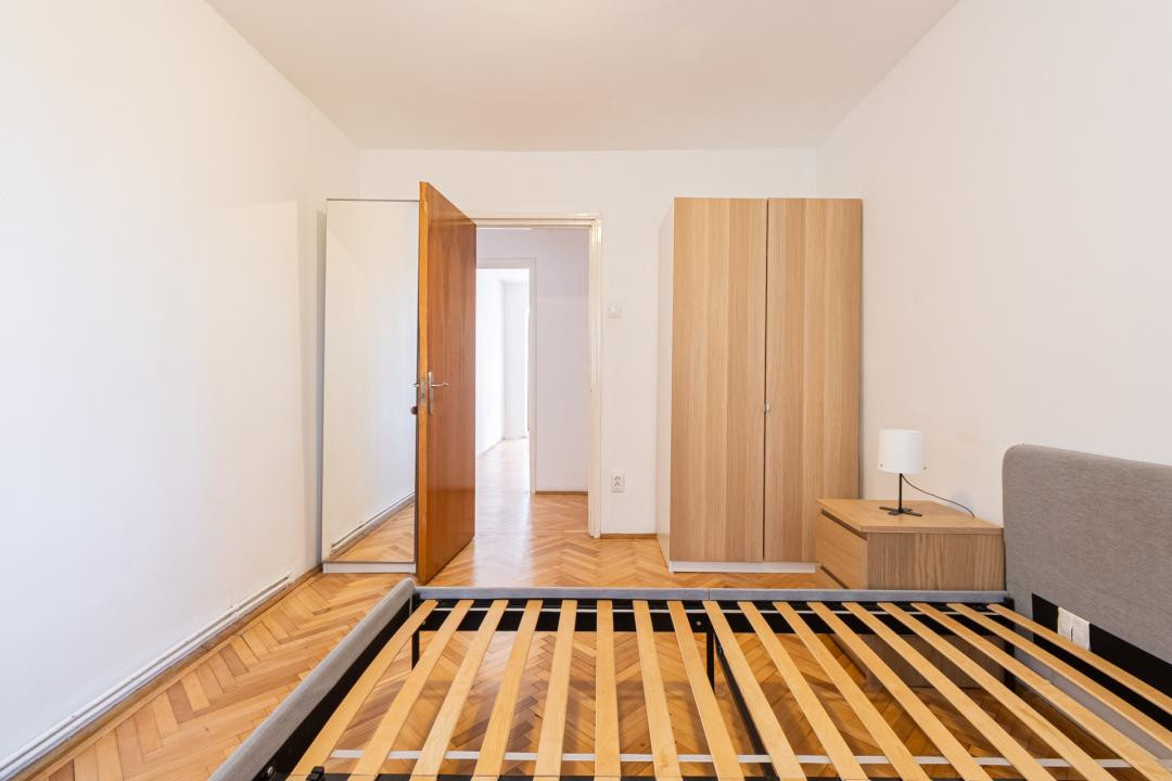 Vânzare apartament cu 3 camere - zona Centrul Civic