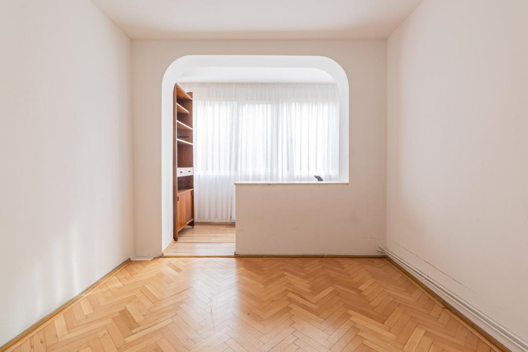 Vânzare apartament cu 3 camere - zona Centrul Civic