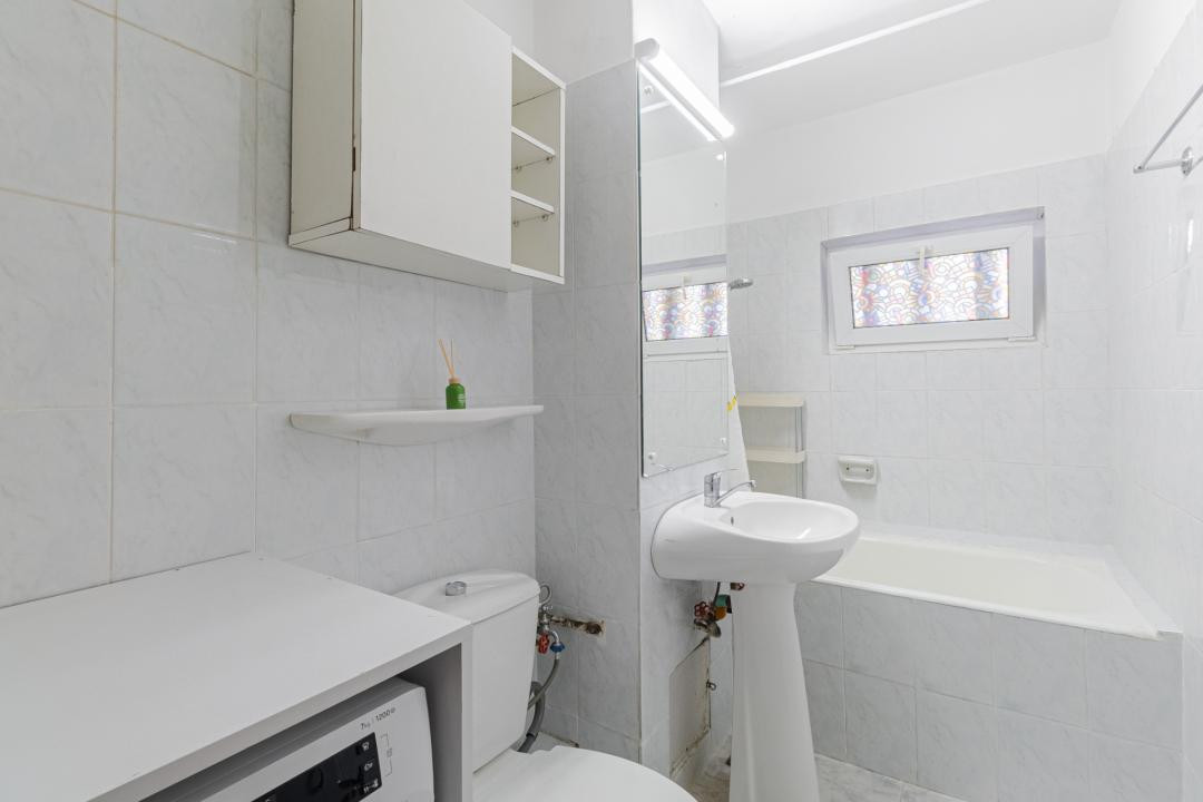 Vânzare apartament cu 3 camere - zona Centrul Civic