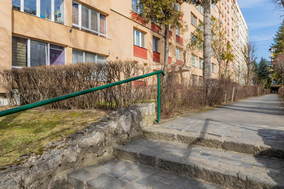 Vânzare apartament cu 3 camere - zona Centrul Civic