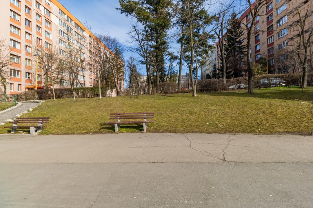 Vânzare apartament cu 3 camere - zona Centrul Civic
