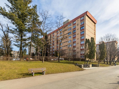 Vânzare apartament cu 3 camere - zona Centrul Civic