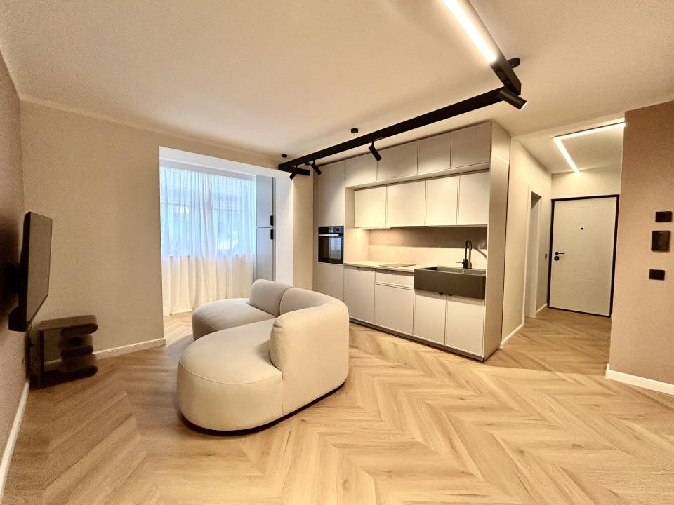 Apartament ultrafinisat de închiriat 