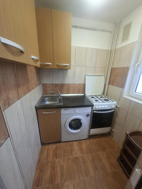 Garsoniera renovata, mobilata si renovata in Alexandru, pe strada Musatini!