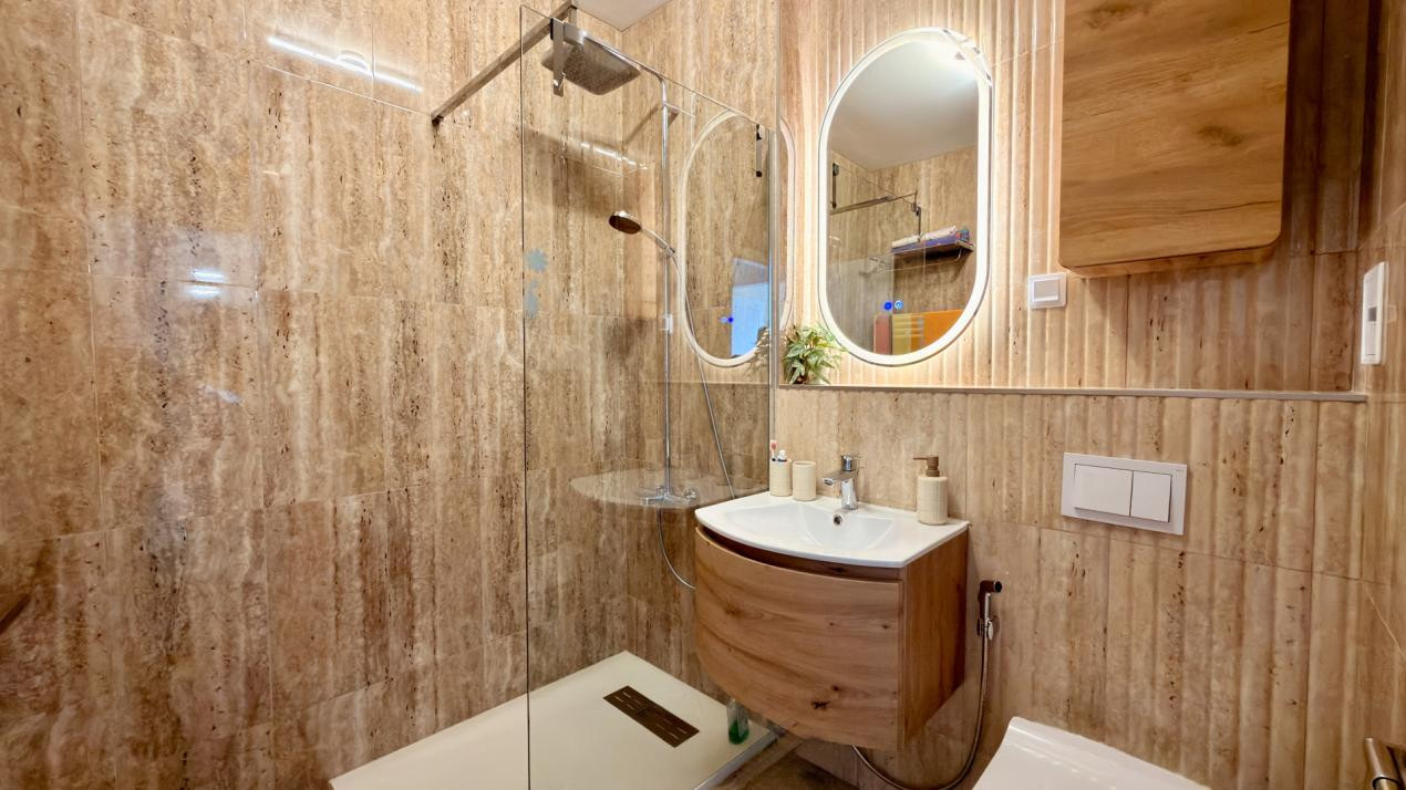 Prima închiriere | Apartament superb 2 camere | balcon mare + parcare