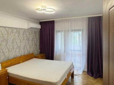 Ultracentral, Bd Independenței, etaj 3/8,  cu garaj concesionat, 3 cam, 2 bai
