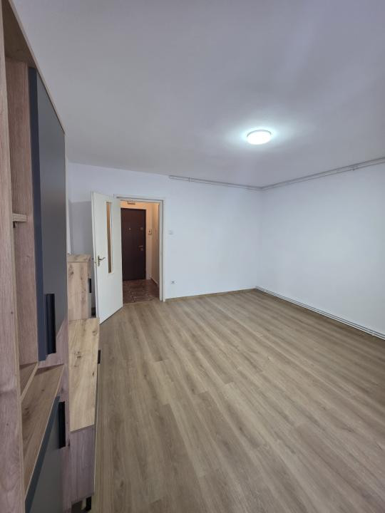 Garsoniera | 32 mp | Etaj intermediar | Calea Bucuresti |