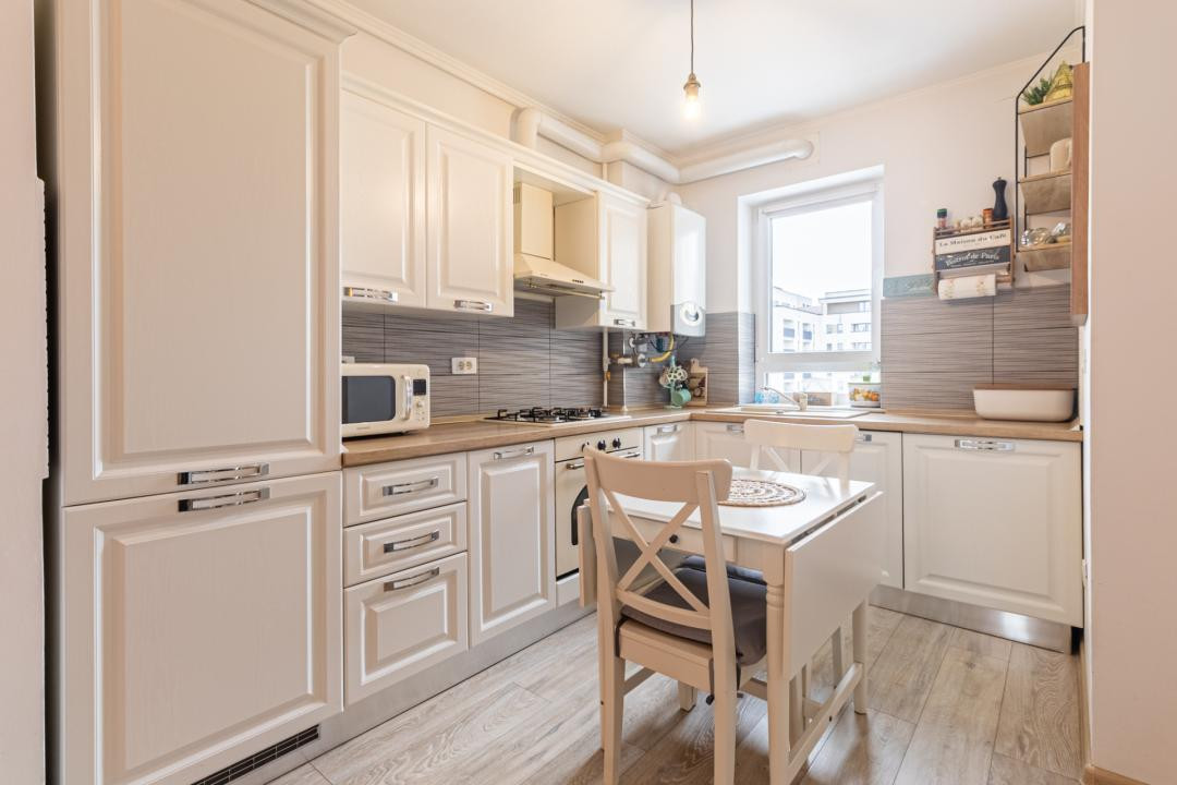 Apartament Premium 2 Camere| Coresi Kasper| Parcare + Boxă | Pietonala Tractorul