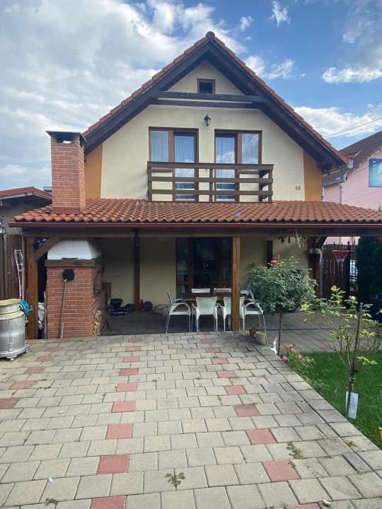Casa tip duplex de vanzare in Cisnadie 3 dormitoare curte 2 locuri de parcare