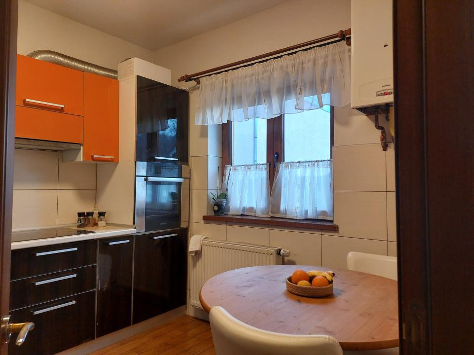 Casa tip duplex de vanzare in Cisnadie 3 dormitoare curte 2 locuri de parcare