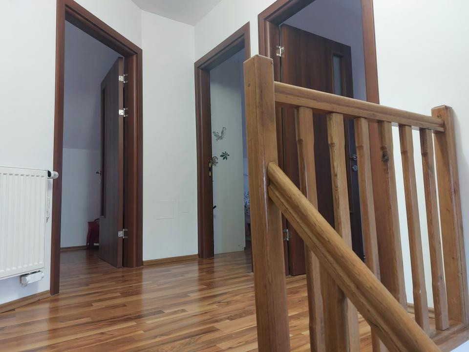 Casa tip duplex de vanzare in Cisnadie 3 dormitoare curte 2 locuri de parcare