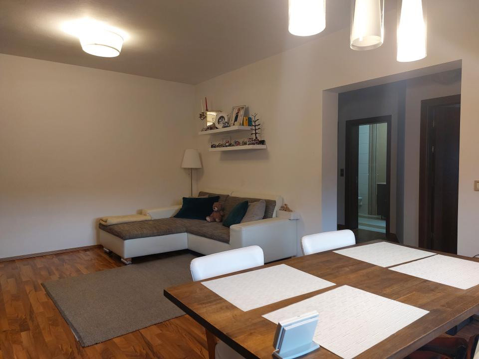 Casa tip duplex de vanzare in Cisnadie 3 dormitoare curte 2 locuri de parcare