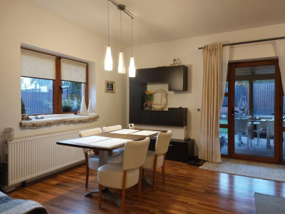 Casa tip duplex de vanzare in Cisnadie 3 dormitoare curte 2 locuri de parcare