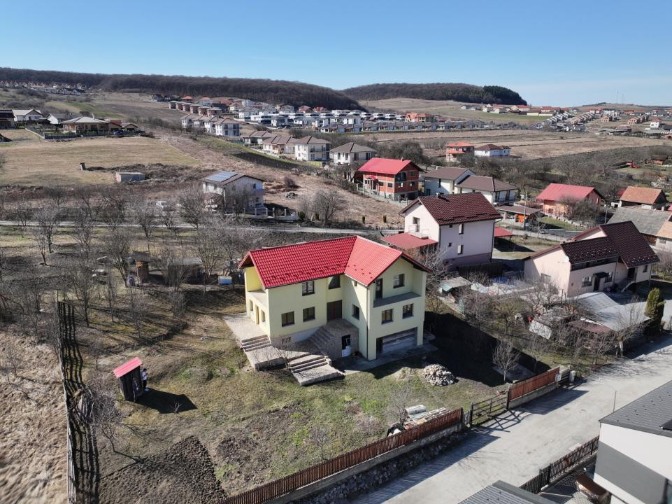 Casă individuală pe 1000 mp teren la preț de duplex:  Strada Iris, Chinteni