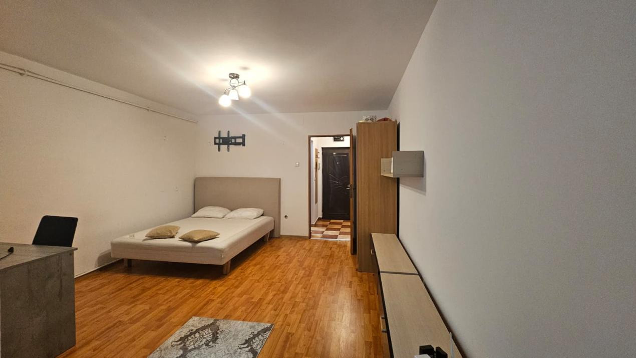 Garsoniera la etaj intermediar I Zona Atractiva - Tractorul