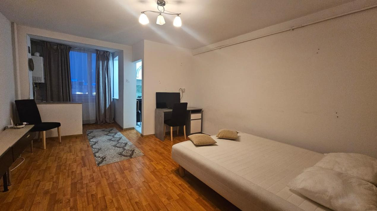 Garsoniera la etaj intermediar I Zona Atractiva - Tractorul