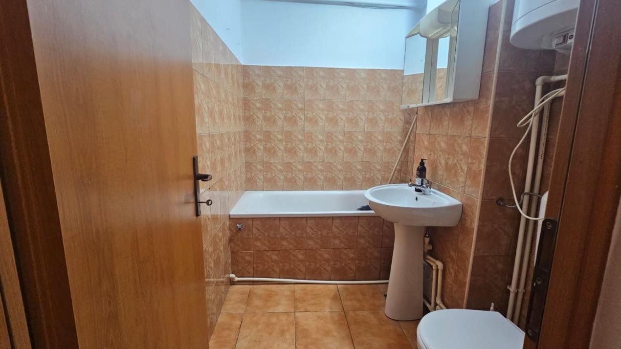 Garsoniera la etaj intermediar I Zona Atractiva - Tractorul