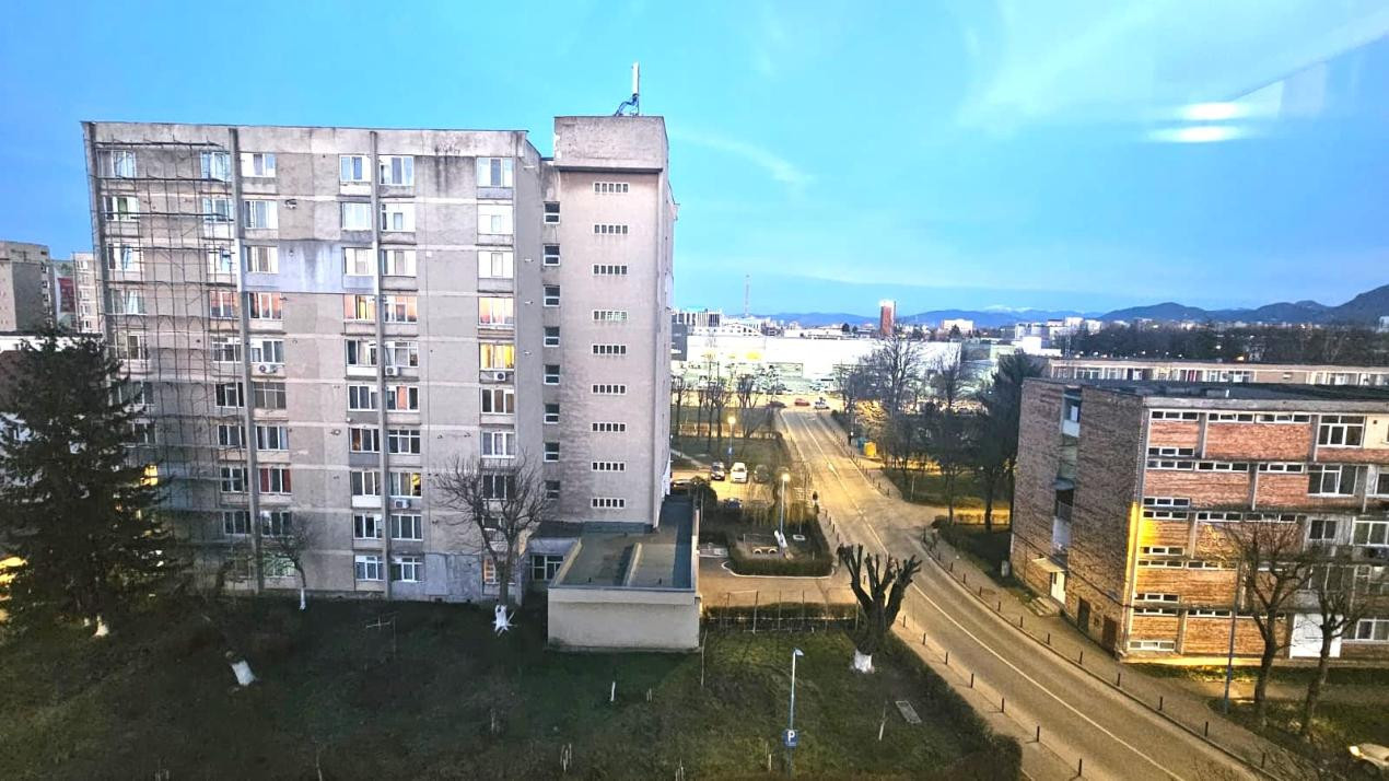 Garsoniera la etaj intermediar I Zona Atractiva - Tractorul