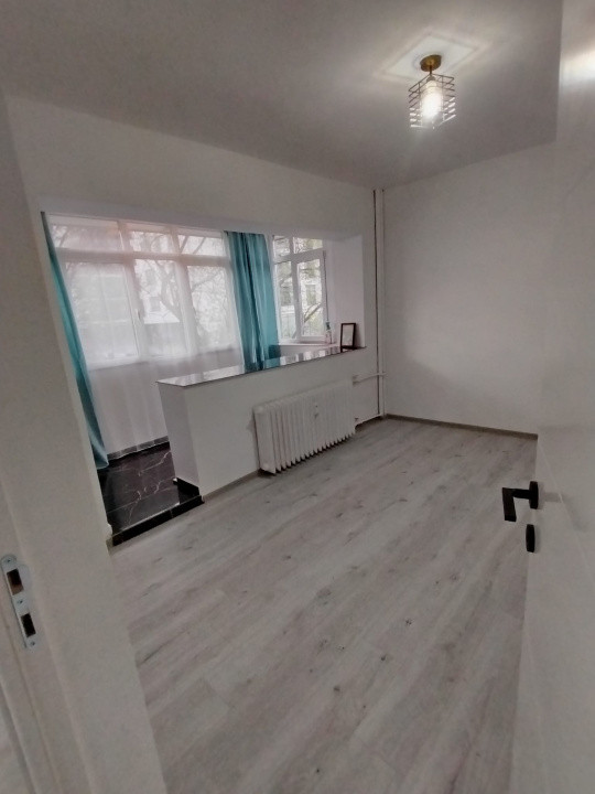 Apartament cu 2 camere langa Palas, et.1, circular! Comision zero!