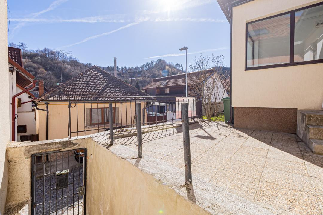 Vânzare casă, teren 1128 mp, singur în curte - Cartier Schei