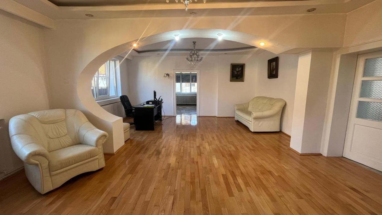 Casă individuală de închiriat – 4 camere, curte și terasă – Terezian