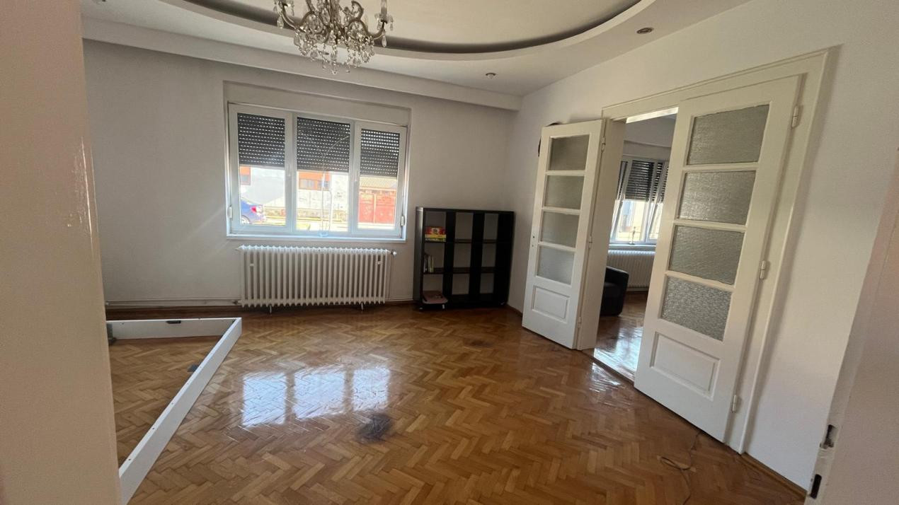 Casă individuală de închiriat – 4 camere, curte și terasă – Terezian