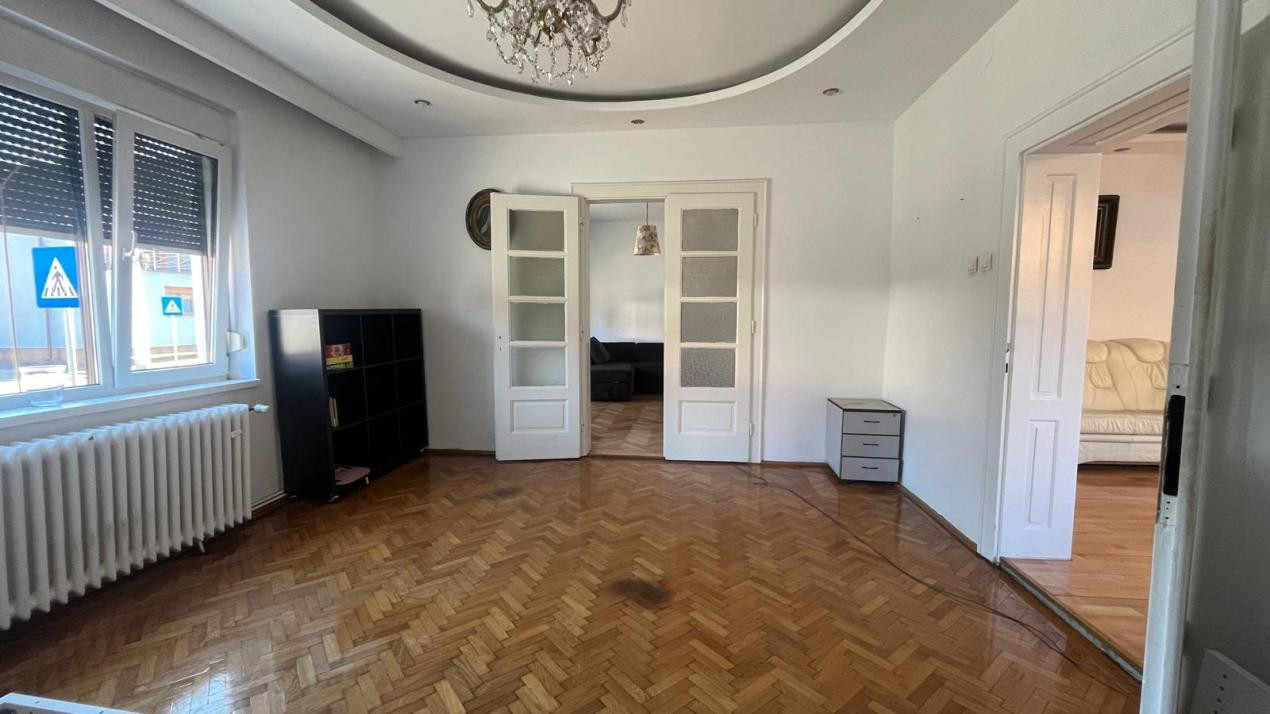 Casă individuală de închiriat – 4 camere, curte și terasă – Terezian