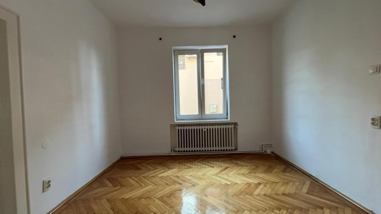 Casă individuală de închiriat – 4 camere, curte și terasă – Terezian