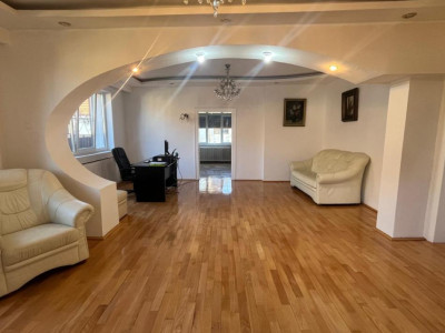 Casă individuală de închiriat – 4 camere, curte și terasă – Terezian