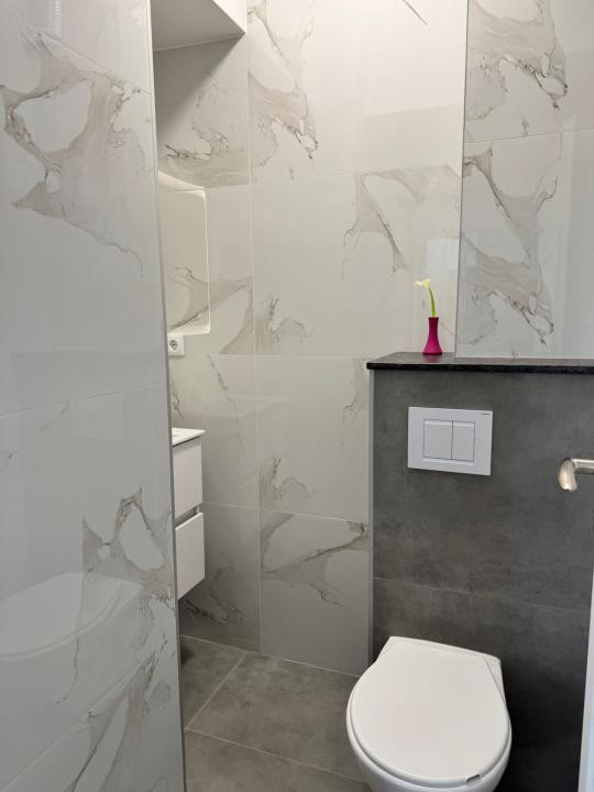 Apartament 3 camere modern, mobilat nou, 2 băi, etaj 5 cu lift – gata de mutare!