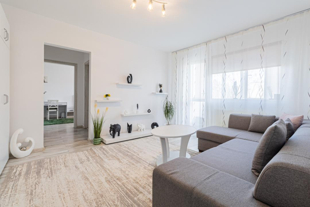 Vânzare apartament cu 3 camere, mobilat și utilat, strada Neptun