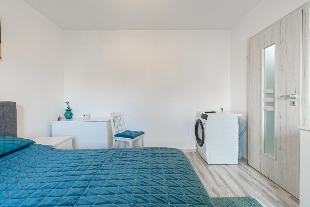 Vânzare apartament cu 3 camere, mobilat și utilat, strada Neptun