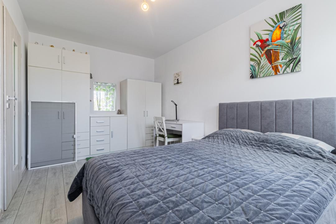 Vânzare apartament cu 3 camere, mobilat și utilat, strada Neptun