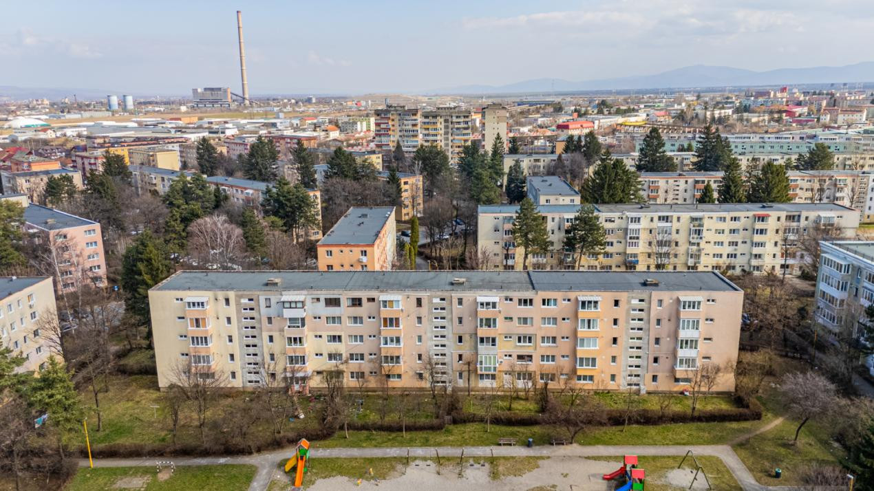 Vânzare apartament cu 3 camere, mobilat și utilat, strada Neptun