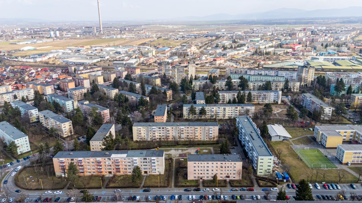 Vânzare apartament cu 3 camere, mobilat și utilat, strada Neptun