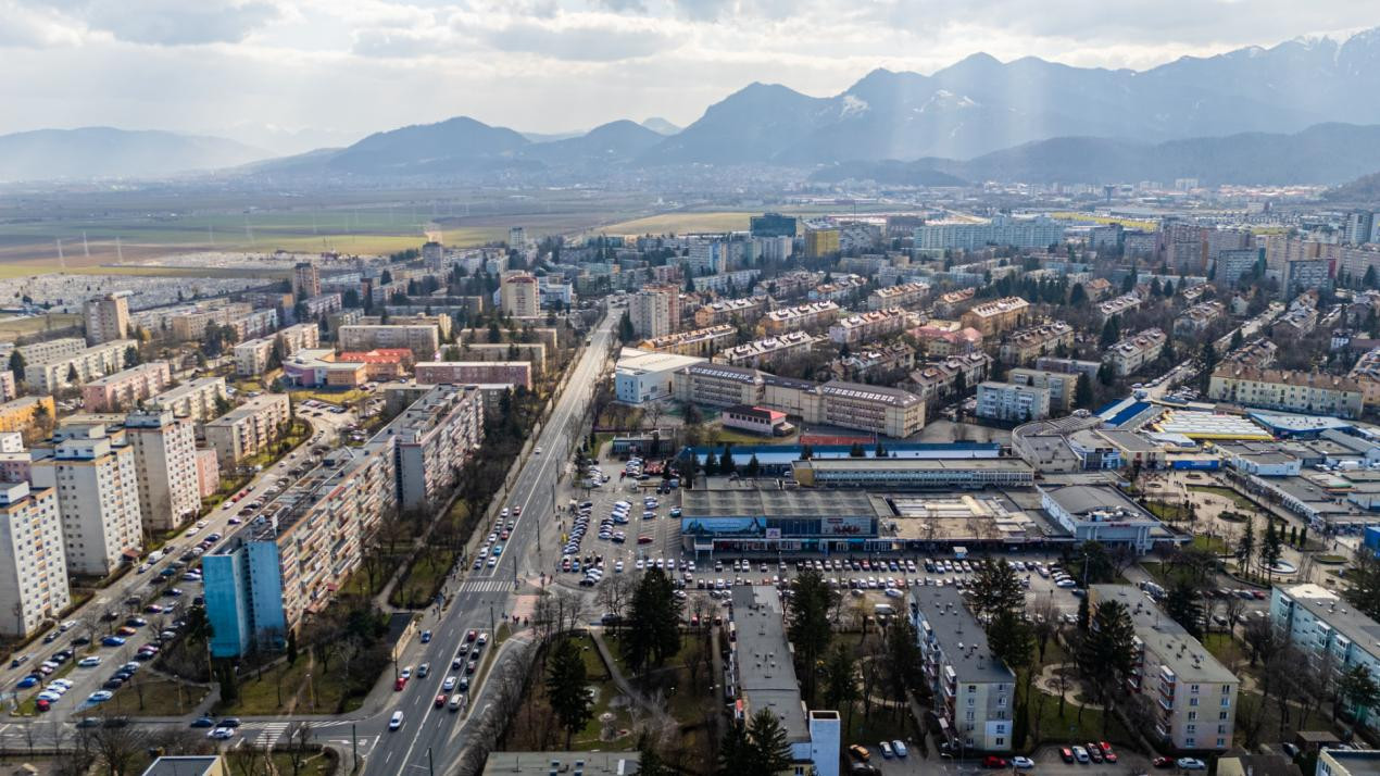 Vânzare apartament cu 3 camere, mobilat și utilat, strada Neptun