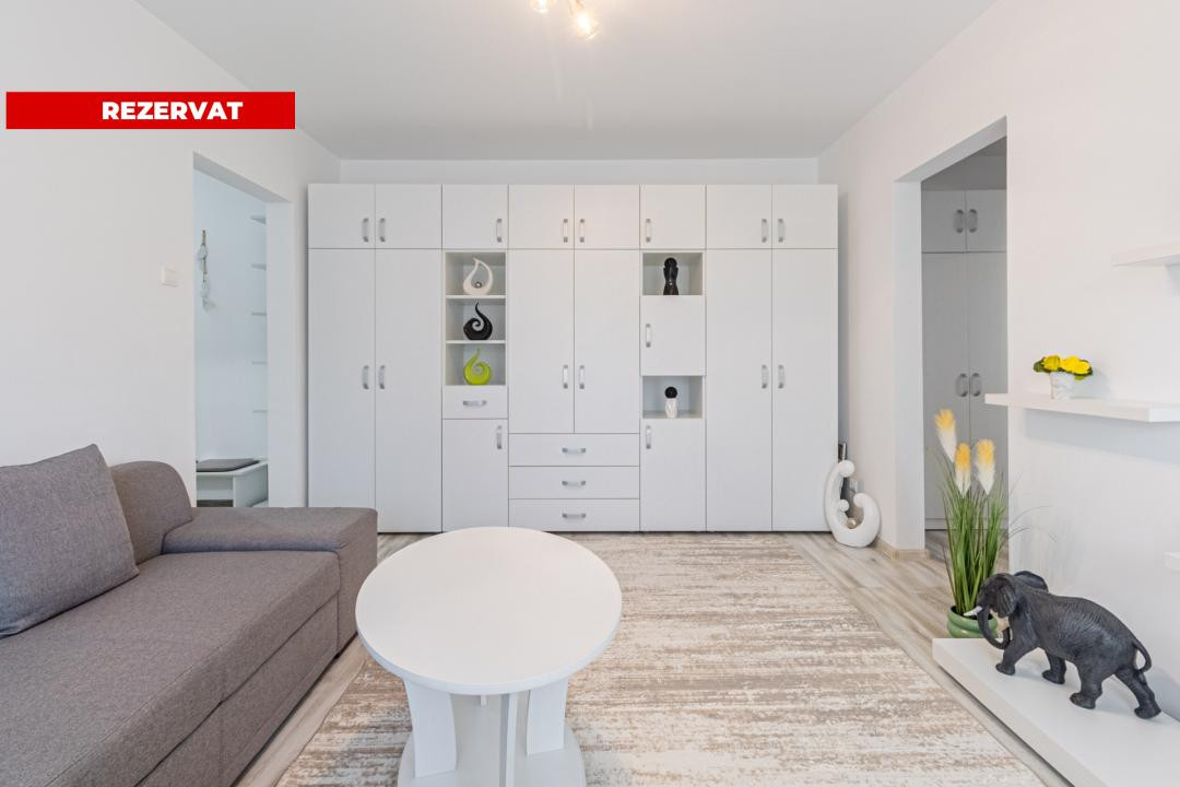 REZERVAT - Vânzare apartament cu 3 camere, mobilat și utilat, strada Neptun