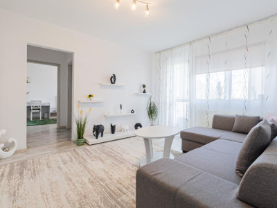 Vânzare apartament cu 3 camere, mobilat și utilat, strada Neptun