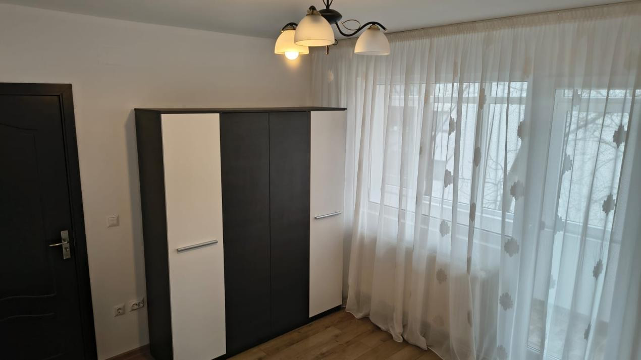 Apartament cu 2 camere semidecomandate, etaj 2, renovat, in Tatarasi!