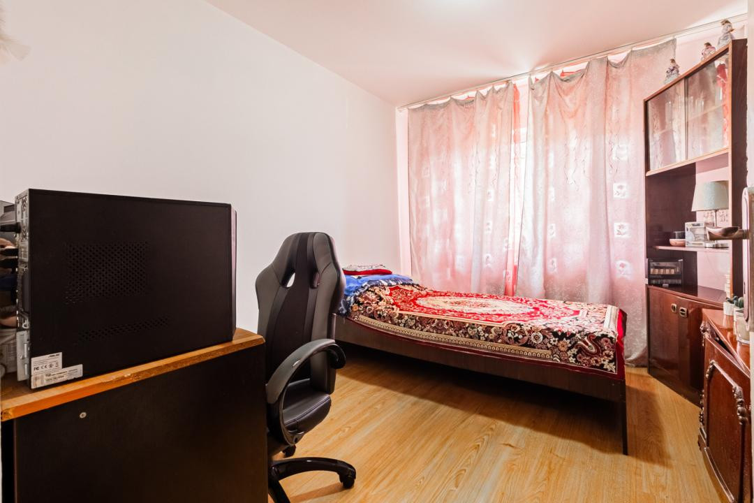 Apartament 3 camere de vanzare -Bartolomeu 