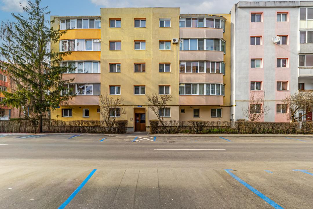 Apartament 3 camere de vanzare -Bartolomeu 