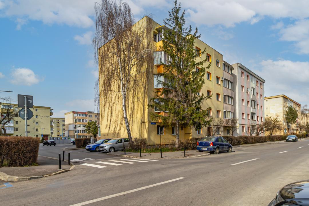 Apartament 3 camere de vanzare -Bartolomeu 