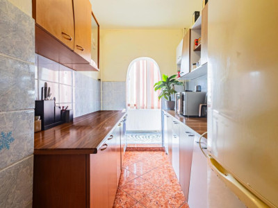 Apartament 3 camere de vanzare -Bartolomeu 