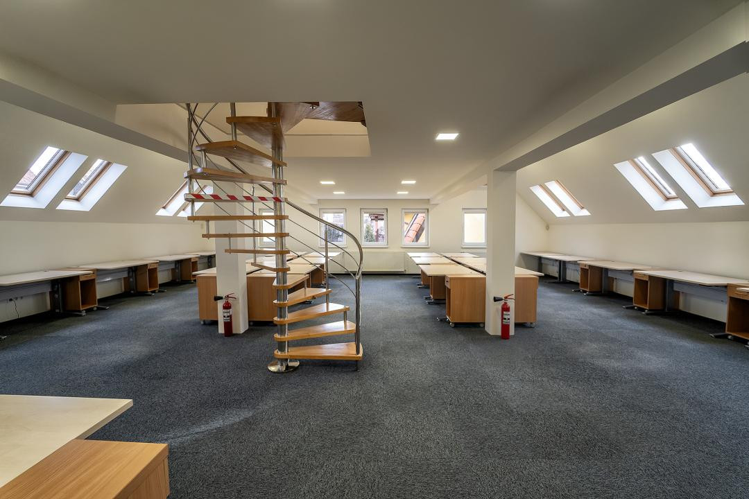 Sediul tău în Sibiu Clădire de birouri, independență energetică, parcare privată