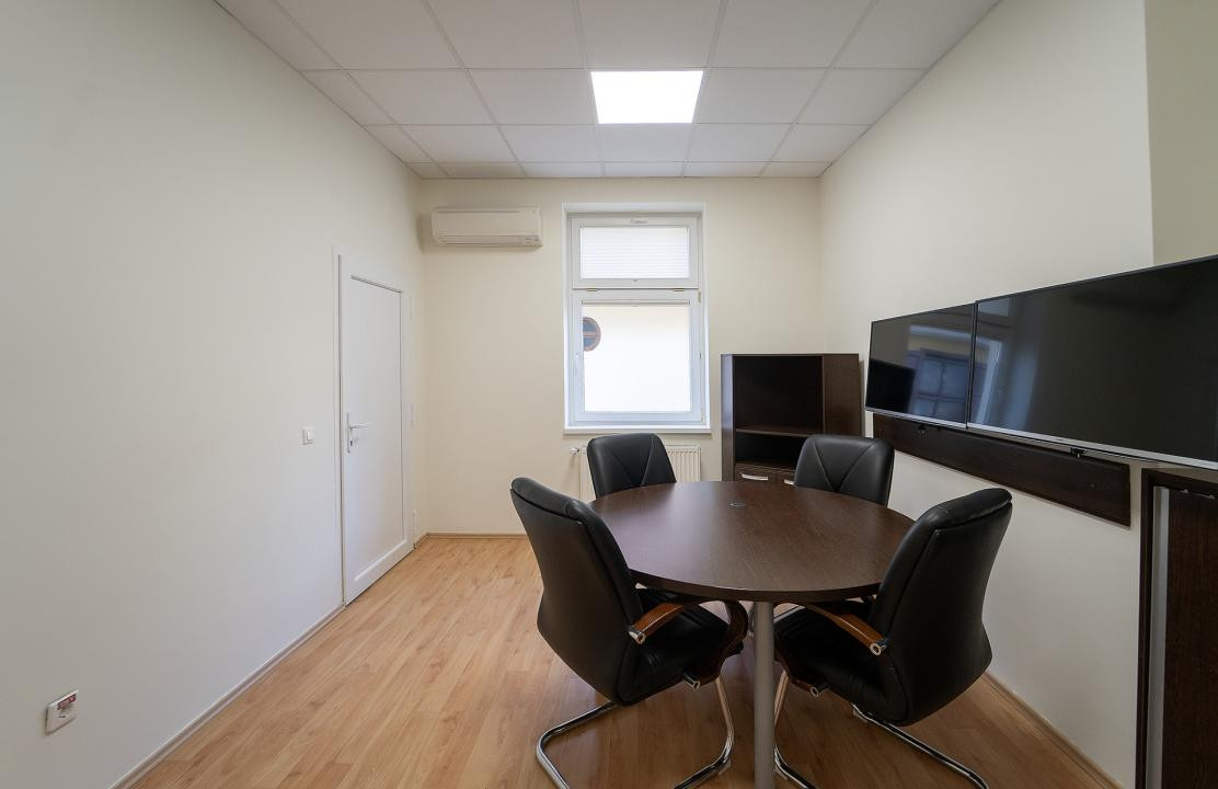 Sediul tău în Sibiu Clădire de birouri, independență energetică, parcare privată