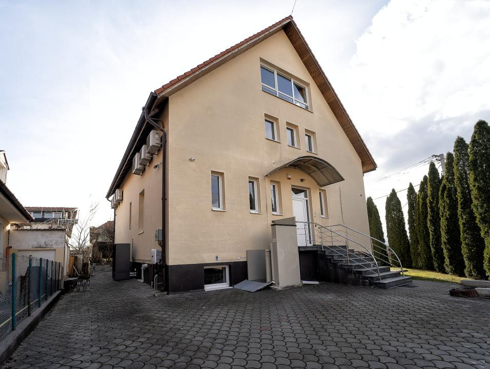 Rent-to-Buy în Sibiu: Birouri A+, Panouri Fotovoltaice, 6 parcări și stație EV