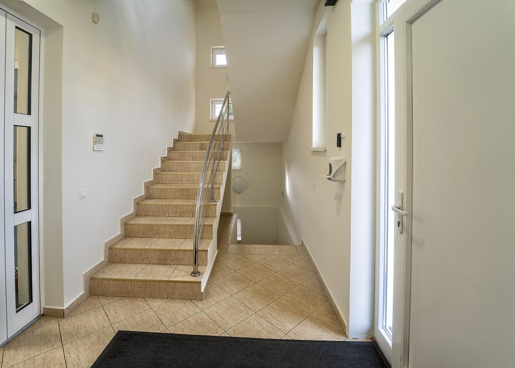 Rent-to-Buy în Sibiu: Birouri A+, Panouri Fotovoltaice, 6 parcări și stație EV