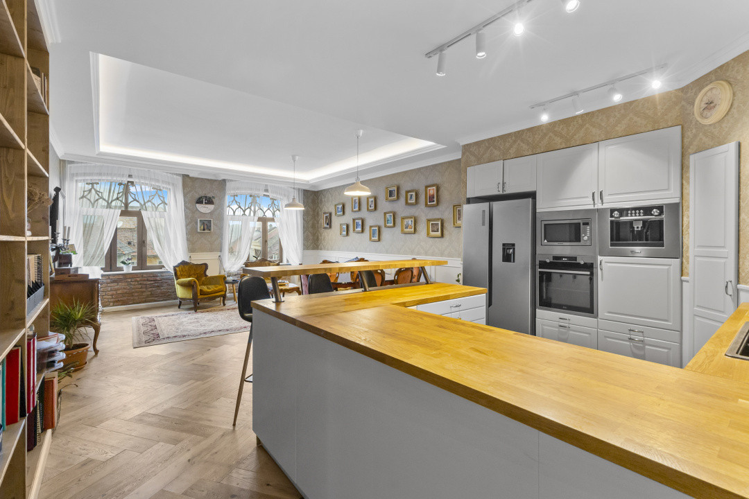 Apartament unic in centrul Brasovului | 142 mp | Terasă cu vedere spre Tâmpa |