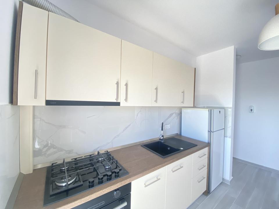 Apartament 2 camere de inchiriat buc. separata etaj 1 Doamna Stanca 